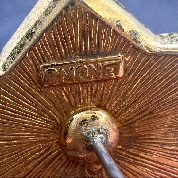 Vintage MONET Gold‎ Tone & Black Enamel Modern Earrings Designer Runway Signed - Picture 3 of 4